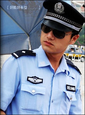 20111123-Wiki Cbeijing_policeman.jpg